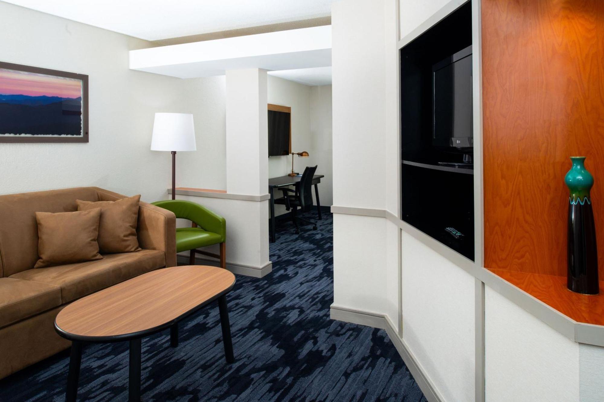 Fairfield Inn & Suites Greensboro Wendover Extérieur photo