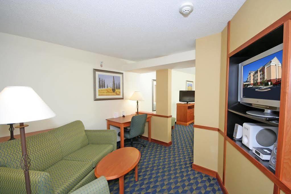 Fairfield Inn & Suites Greensboro Wendover Extérieur photo